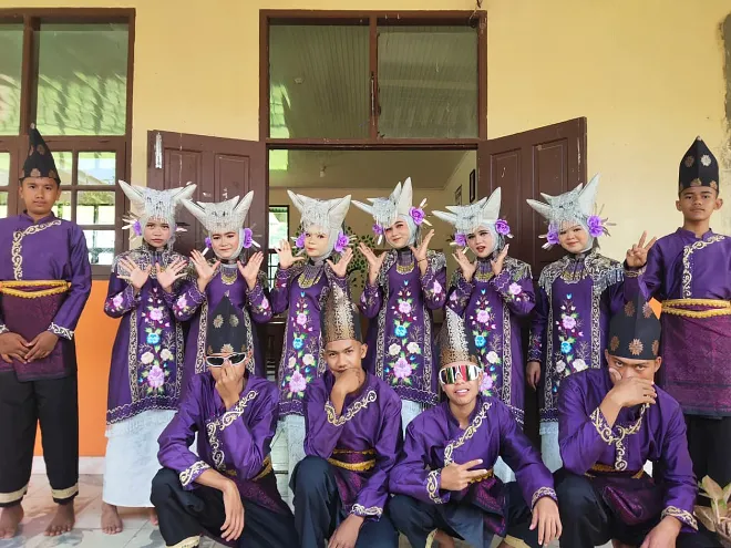 Berbagai penampilan seni ditampilkan oleh para siswa.